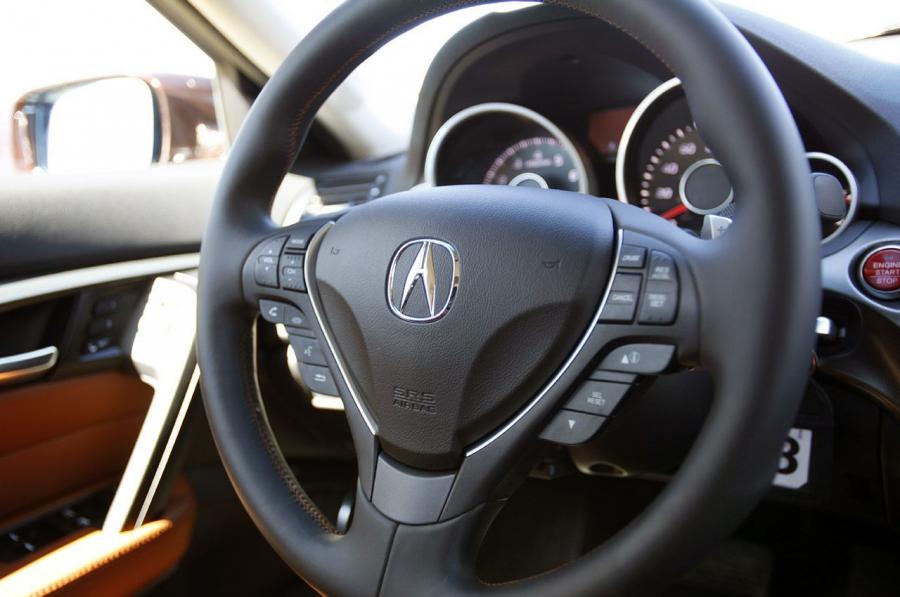 Детали интерьера Acura TL SH-AWD 2011 года  (фото 13 из 101)